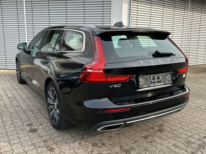 Gebraucht Volvo V60 Inscription 253 PS (186 kW) 2021 Black solid "stone" / solid Kombi