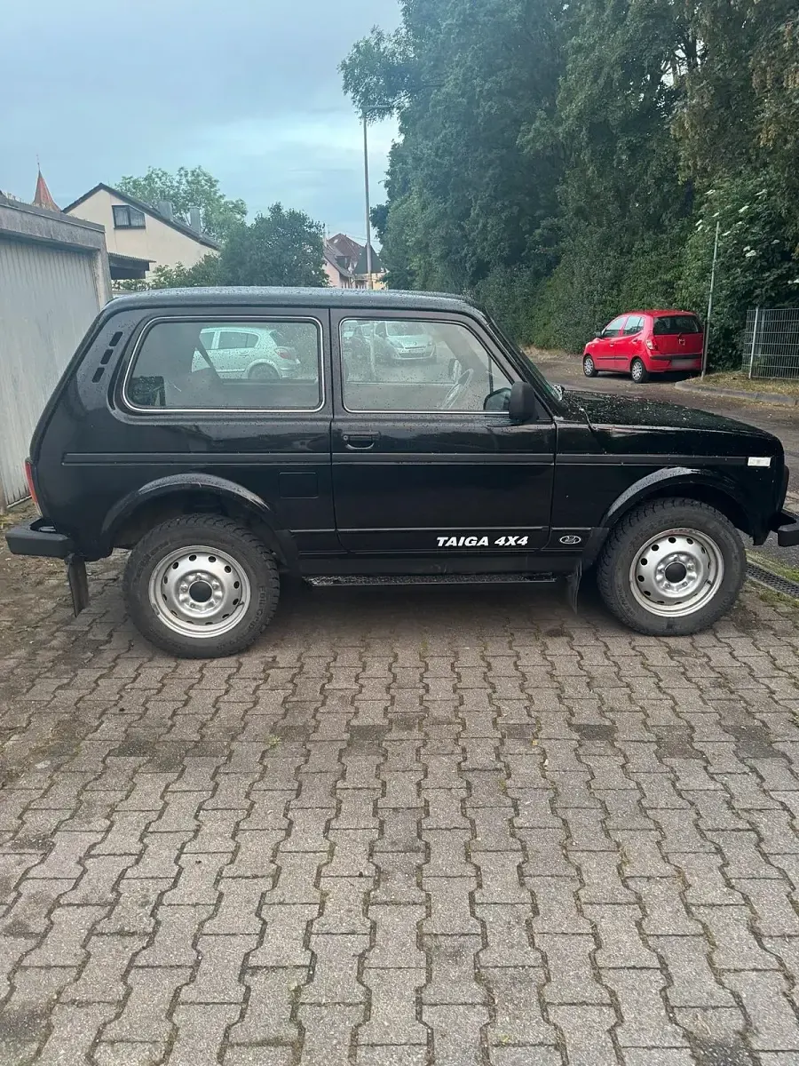 Gebraucht Lada Taiga 83 PS (61 kW) 2017 Schwarz SUV