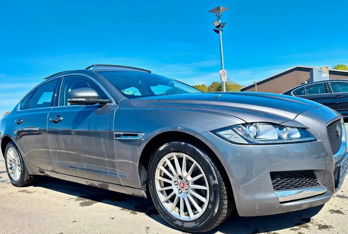 Gebraucht Jaguar XF Prestige 179 PS (131 kW) 2018 Grau Limousine