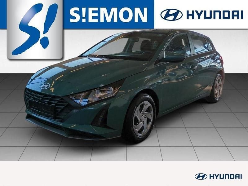 Gebraucht Hyundai i20 Select 79 PS (58 kW) 2025 Mangrove green / mic Kleinwagen