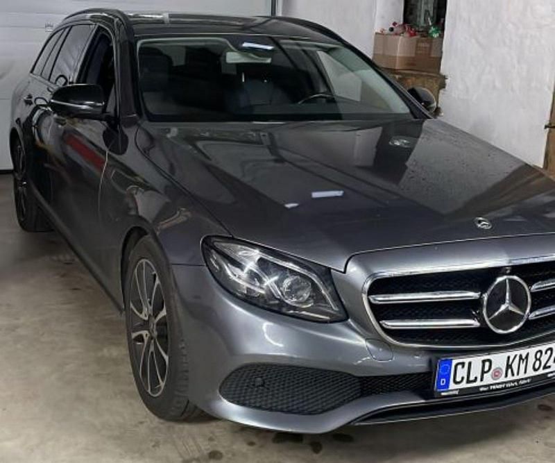 Grau Gebraucht 2017 Mercedes E200 Avantgarde Kombi | 18.500 € (Fairer Preis) - Bild 1/4