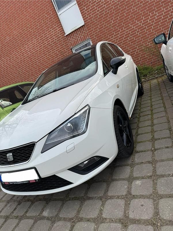 Weiß Gebraucht 2012 Seat Ibiza Kleinwagen | 4.000 € (Fairer Preis) - Bild 1/4
