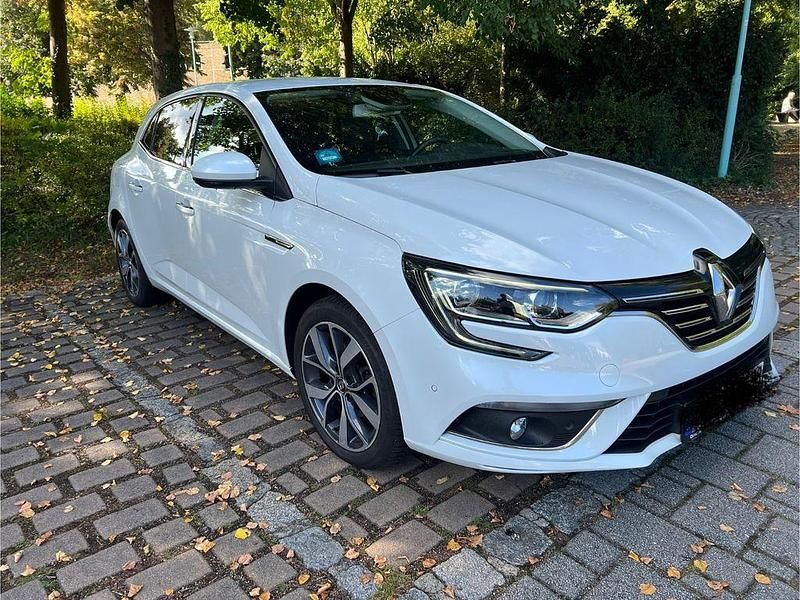 Weiß Gebraucht 2017 Renault Mégane IV Bose Edition Limousine | 10.399 € (Superpreis) - Bild 1/4