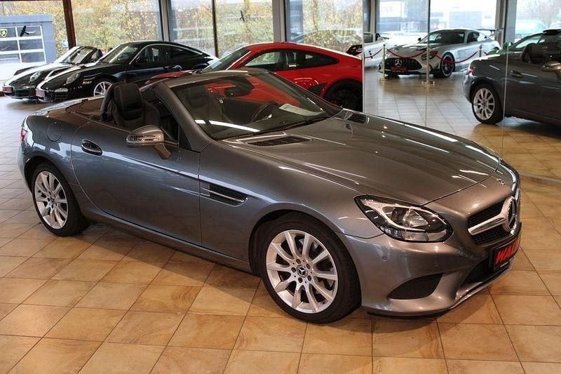 Grau Gebraucht 2017 Mercedes SLC200 Cabrio | 24.800 € (Fairer Preis) - Bild 1/4