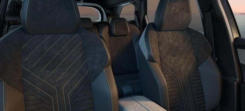 Neu Peugeot 5008 GT 145 PS (106 kW) 2025 Grau SUV