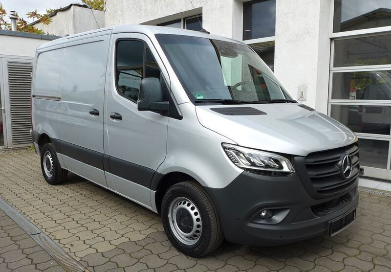 Lackfarb iridiumsilber mb 9775 Gebraucht 2019 Mercedes Sprinter Van | 21.390 € (Guter Preis) - Bild 1/4