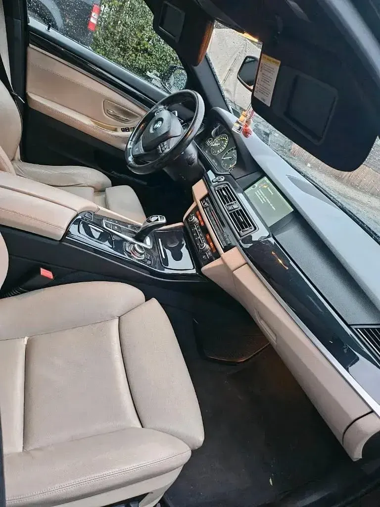 Gebraucht BMW 530 258 PS (189 kW) 2011 Schwarz Kombi