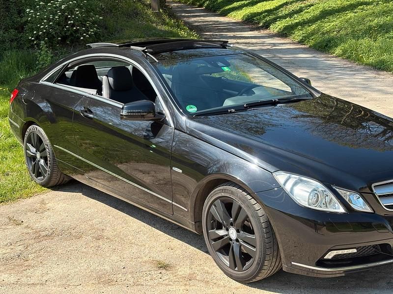 Gebraucht Mercedes E250 204 PS (150 kW) 2010 Schwarz Coupé