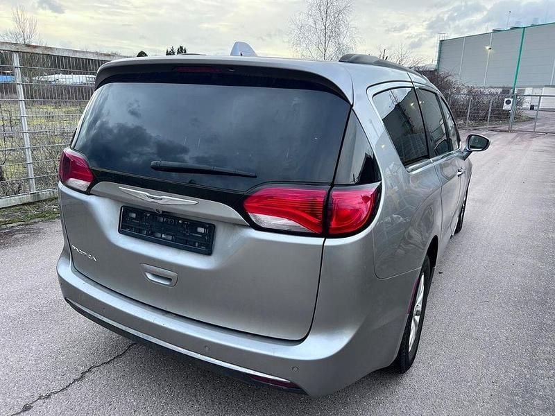 Gebraucht Chrysler Pacifica 291 PS (214 kW) 2017 Blau Van / Kleinbus