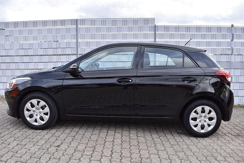 Gebraucht Hyundai i20 Active 75 PS (55 kW) 2017 Schwarz Kleinwagen