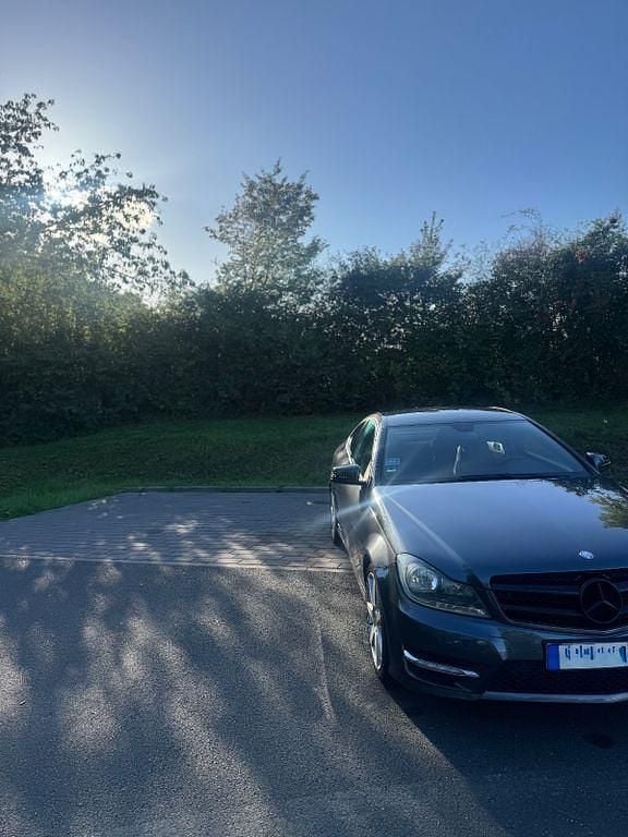 Schwarz Gebraucht 2013 Mercedes C180 AMG line Coupé | 7.400 € (Superpreis) - Bild 1/4