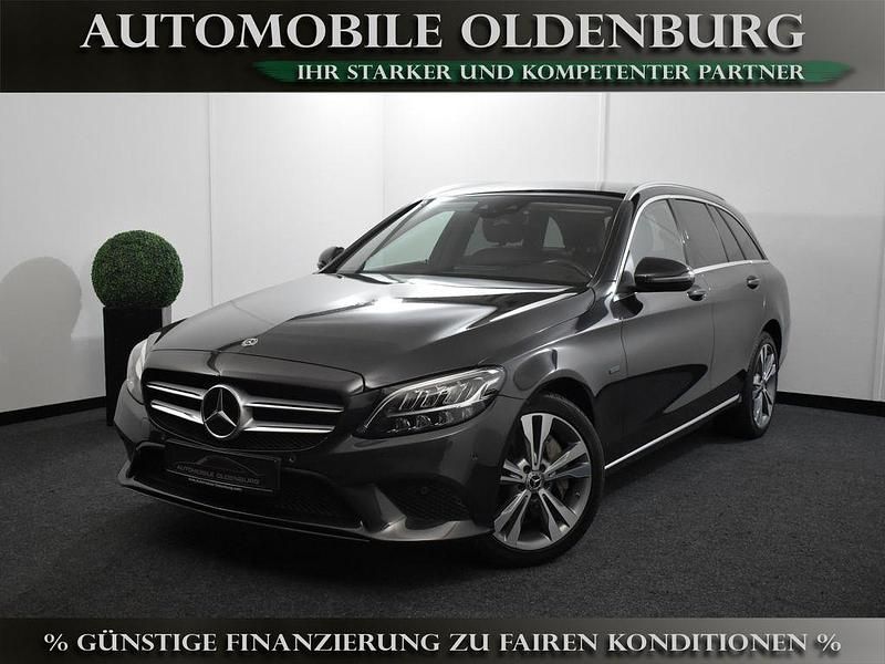 Grau Gebraucht 2021 Mercedes C300e Avantgarde Limousine | 25.550 € (Superpreis) - Bild 1/3