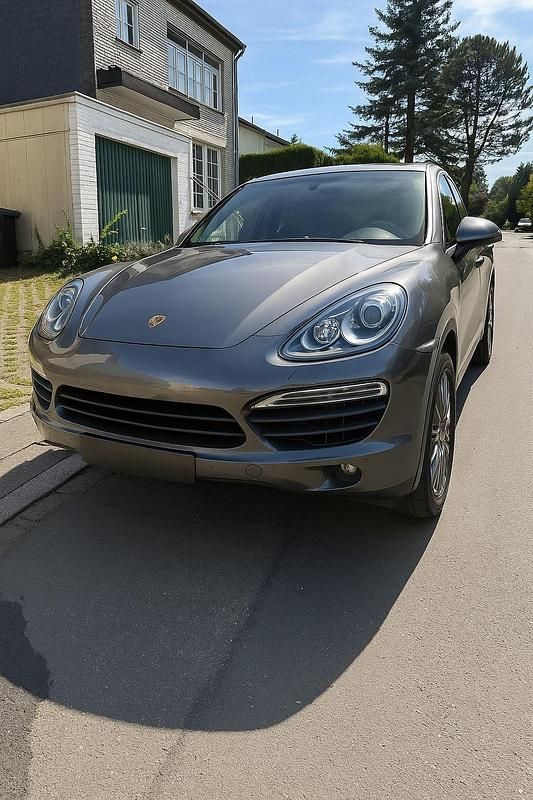 Gebraucht Porsche Cayenne 245 PS (180 kW) 2012 Grau SUV