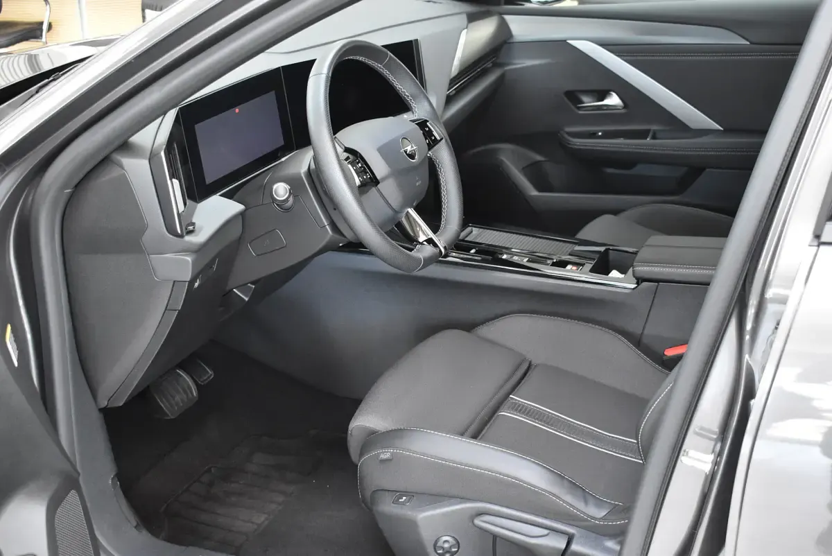 Gebraucht Opel Astra 131 PS (96 kW) 2025 Grau Kleinwagen