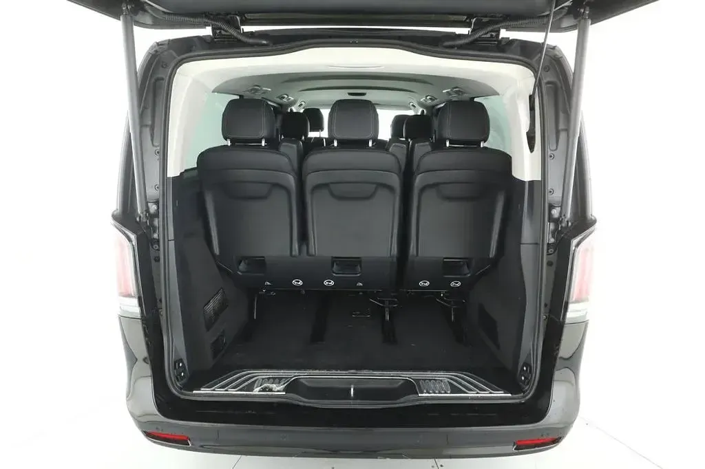 Gebraucht Mercedes V300 Avantgarde 237 PS (174 kW) 2025 Obsidianschwarz Van / Kleinbus