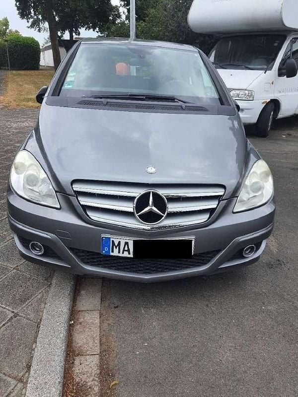 Grau Gebraucht 2009 Mercedes B200 Van / Kleinbus | 6.000 € (Guter Preis) - Bild 1/4