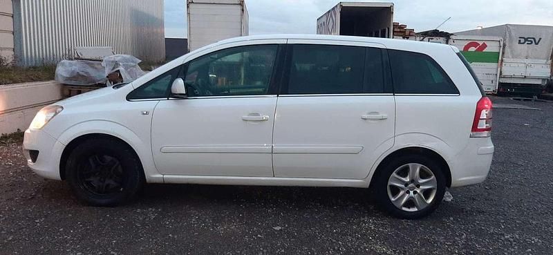 Gebraucht Opel Zafira Design Edition 110 PS (80 kW) 2011 Schneeweiss/summitwhite/arctic Van / Kleinbus