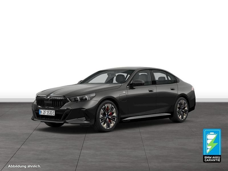 Grau Gebraucht 2024 BMW 550e M Sport Limousine | 72.010 € (Superpreis) - Bild 1/4