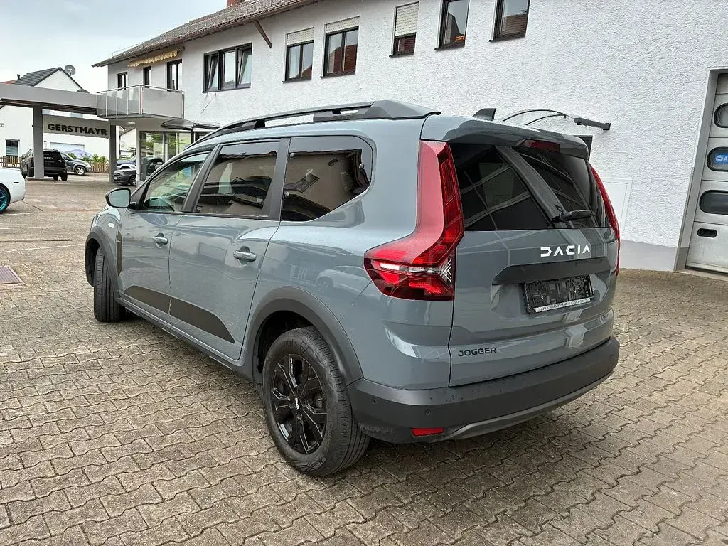 Gebraucht Dacia Jogger Extreme 110 PS (80 kW) 2023 Grau Van / Kleinbus