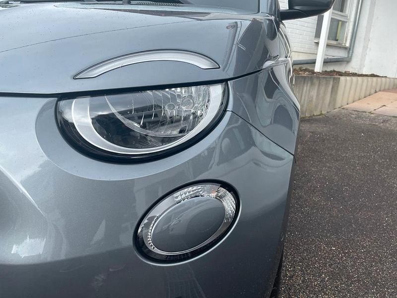 Gebraucht Fiat 500e 86 kW (118 PS) 2023 Colore esterno (mineral grau) Kleinwagen
