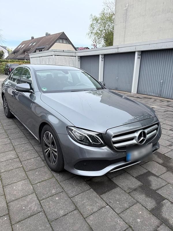 Gebraucht Mercedes E220 Avantgarde 194 PS (142 kW) 2018 Silber Limousine