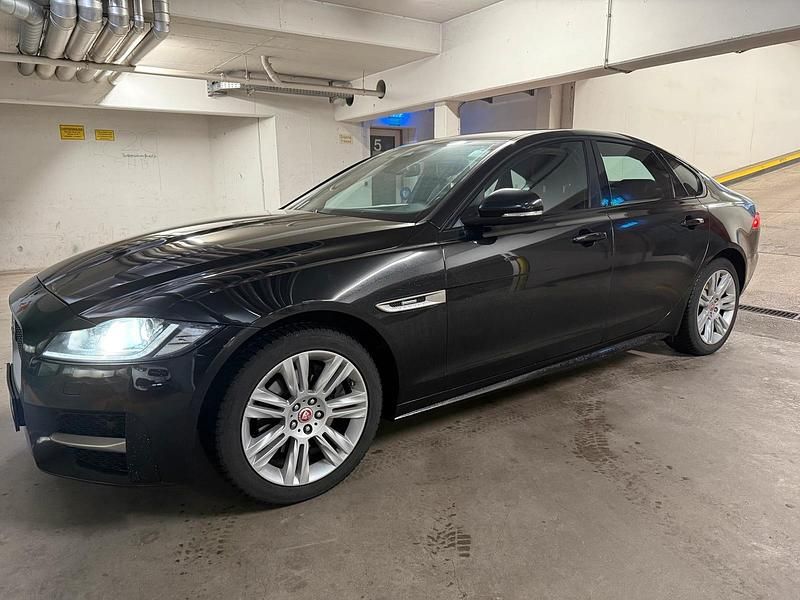 Schwarz Gebraucht 2017 Jaguar XF R-Sport Limousine | 11.500 € (Superpreis) - Bild 1/4
