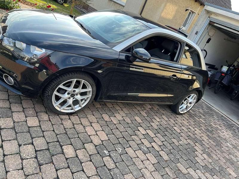 Schwarz Gebraucht 2012 Audi A1 Attraction Kleinwagen | 7.900 € (Teuer) - Bild 1/4