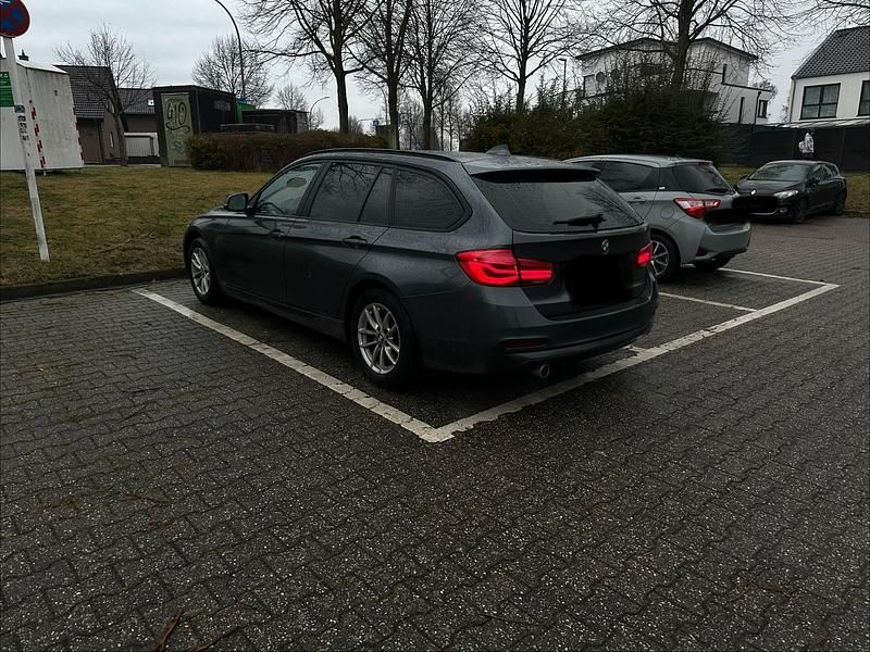 Gebraucht BMW 318 Advantage 136 PS (100 kW) 2017 Grau Kombi