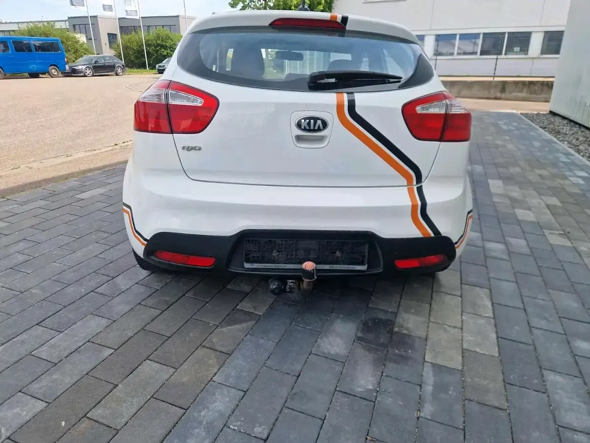 Gebraucht Kia Rio 109 PS (80 kW) 2013 Weiß Kleinwagen