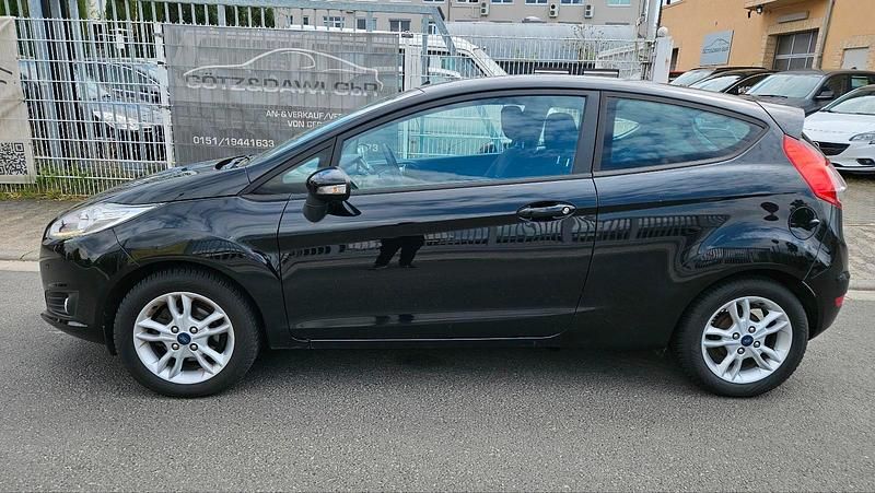 Gebraucht Ford Fiesta Celebration 101 PS (74 kW) 2017 Schwarz Kleinwagen