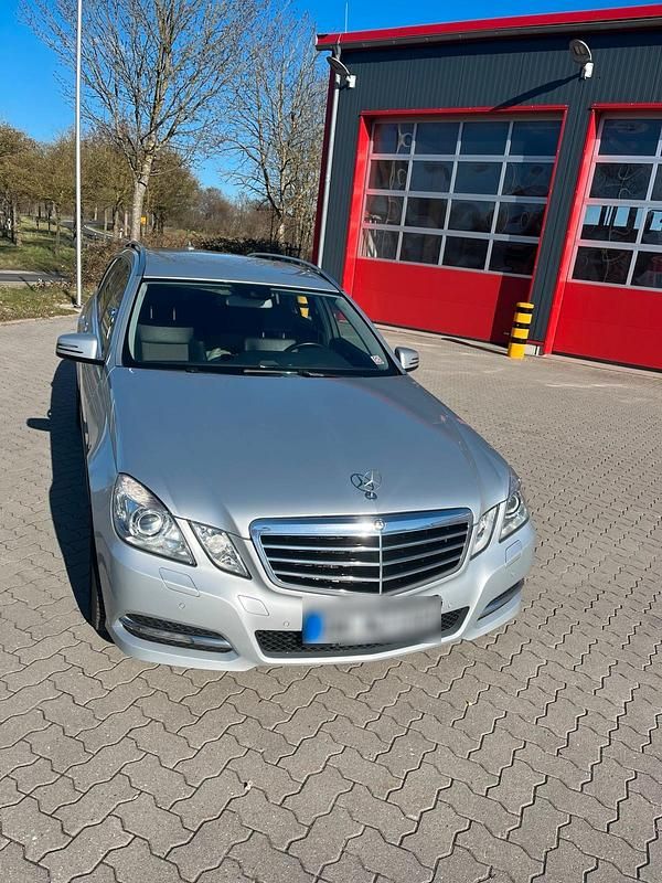 Gebraucht Mercedes E220 Avantgarde 170 PS (125 kW) 2012 Silber Kombi