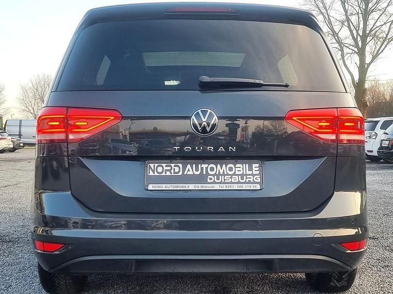 Gebraucht VW Touran Comfortline 122 PS (89 kW) 2022 Grau Van / Kleinbus