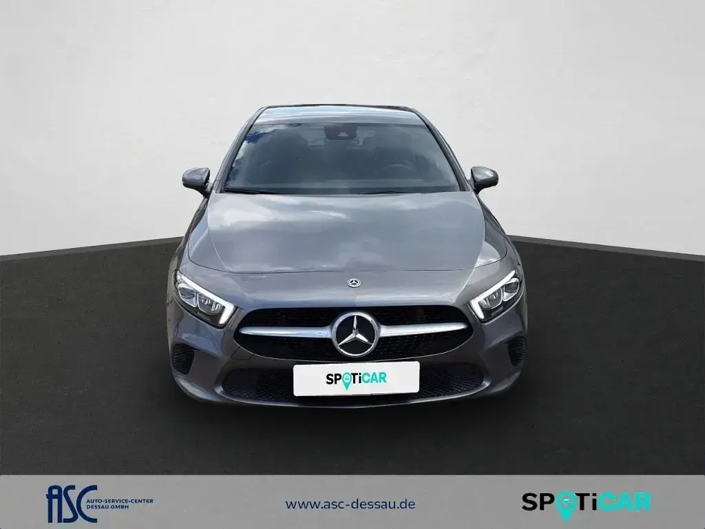 Gebraucht Mercedes A200 Progressive 163 PS (119 kW) 2018 Mountaingrau  Limousine
