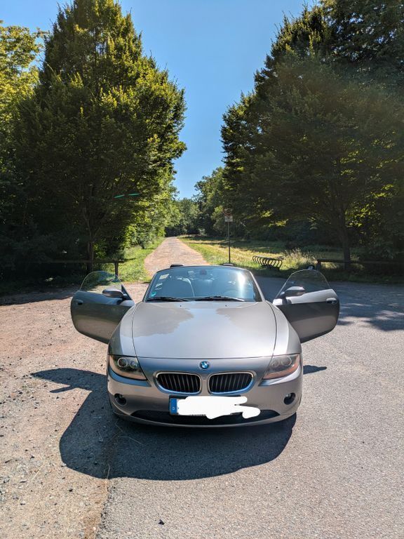 Braun Gebraucht 2004 BMW Z4 Sport Line Cabrio | 9.500 € (Fairer Preis) - Bild 1/4