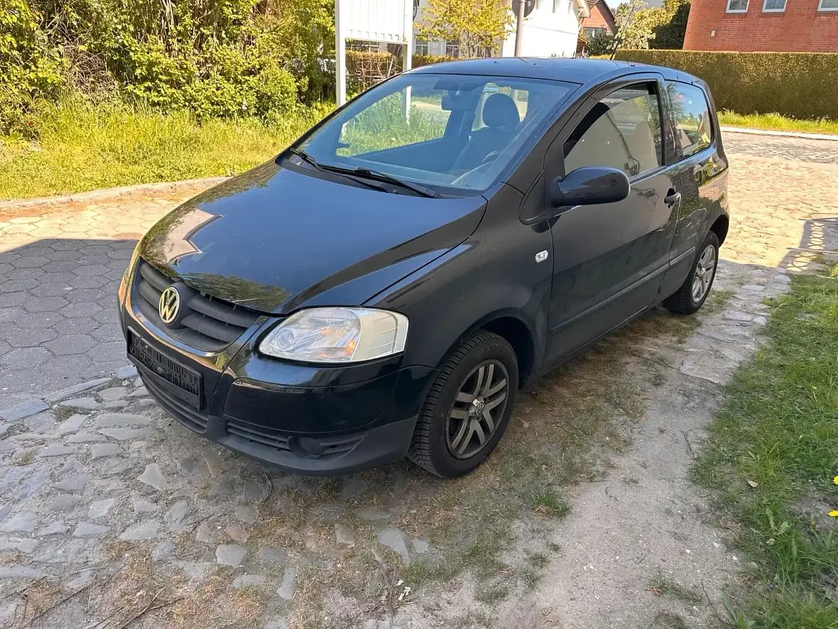 Second-hand VW Fox 65 CP (47 kW) 2009 Negru Hatchback