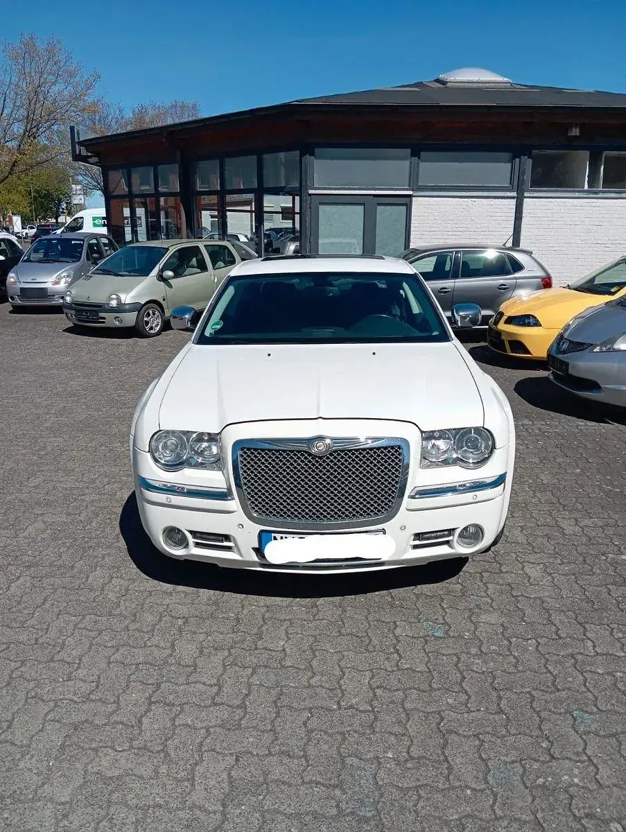 Begagnad Chrysler 300C 218 HK (160 kW) 2010 Vit Sedan