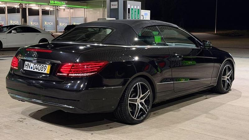 Gebraucht Mercedes E200 184 PS (135 kW) 2014 Schwarz Cabrio