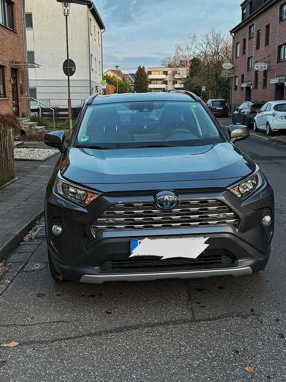 Grau Gebraucht 2019 Toyota RAV4 Hybrid Club SUV | 24.990 € (Fairer Preis) - Bild 1/4