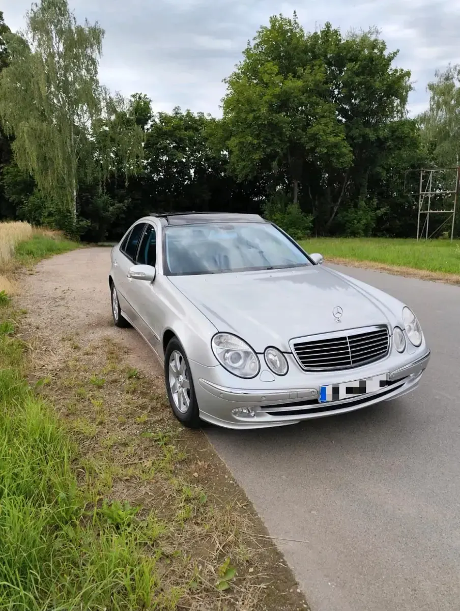Gebraucht Mercedes E320 Avantgarde 224 PS (164 kW) 2002 Silber Limousine