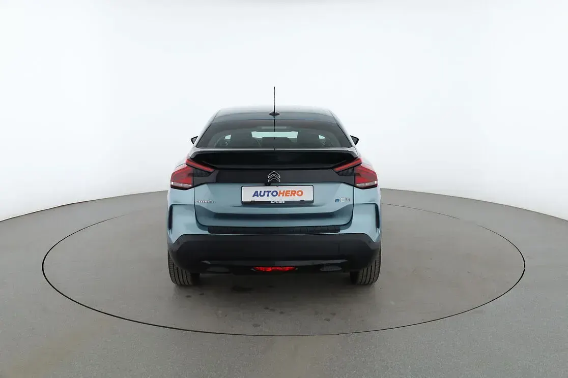 Gebraucht Citroën e-C4 Feel 100 kW (136 PS) 2022 Blau Limousine