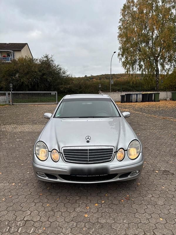 Silber Gebraucht 2002 Mercedes E270 Limousine | 2.299 € (Guter Preis) - Bild 1/4