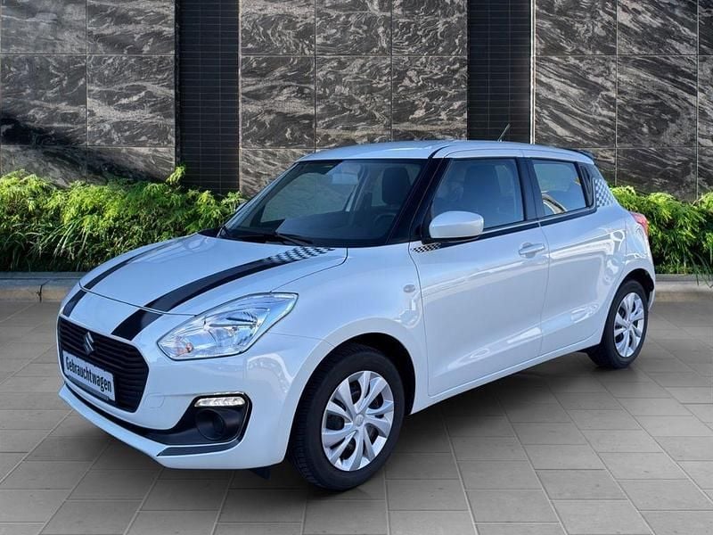 Gebraucht Suzuki Swift Club 90 PS (66 kW) 2017 Weiß Kleinwagen