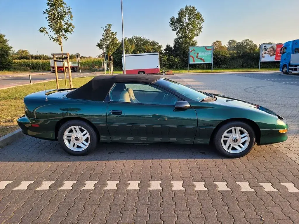 Gebraucht Chevrolet Camaro LT 279 PS (205 kW) 1996 Grün Cabrio