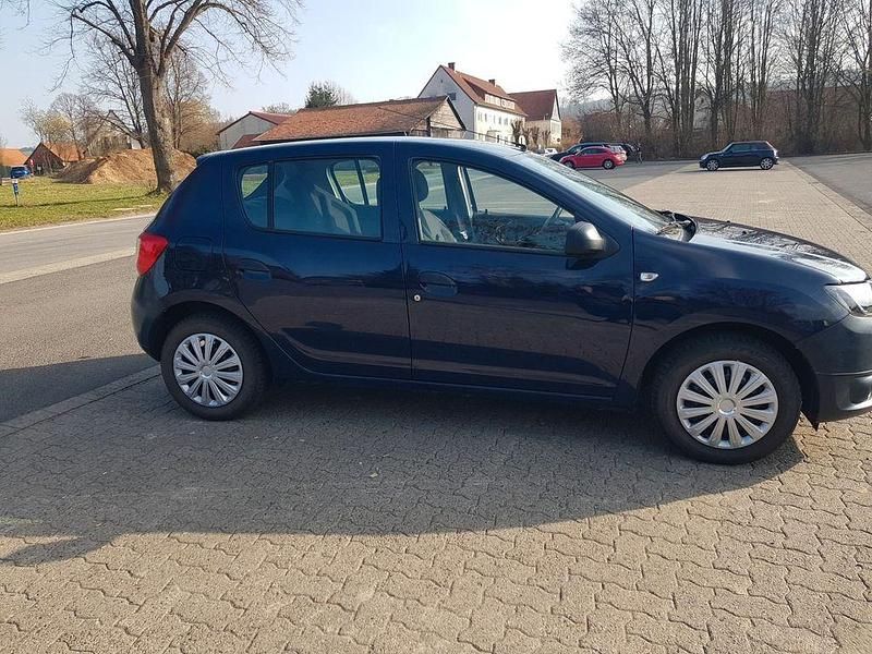 Gebraucht Dacia Sandero Lauréate 75 PS (55 kW) 2014 Blau Limousine