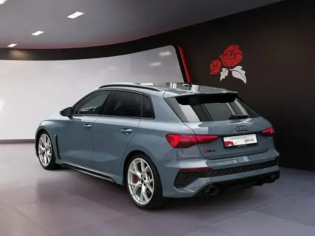 Gebraucht Audi RS3 Sportback Ambiente 400 PS (294 kW) 2022 Kemoragrau metallic Kleinwagen