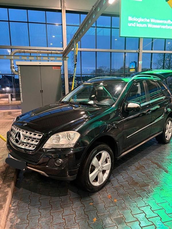 Gebraucht Mercedes ML320 224 PS (164 kW) 2008 Schwarz SUV