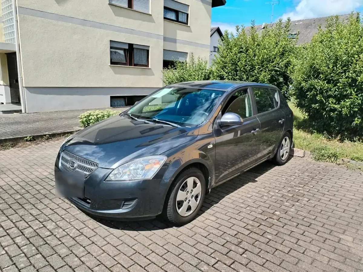 Gebraucht Kia Ceed 90 PS (66 kW) 2009 Grau Kleinwagen