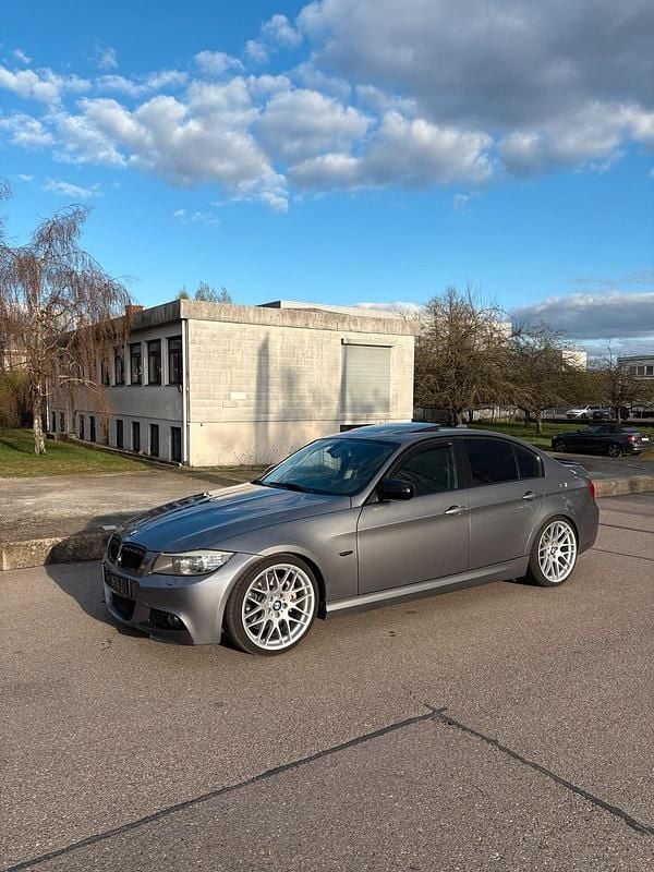 Gebraucht BMW 330 245 PS (180 kW) 2011 Grau Limousine
