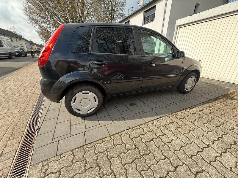 Gebraucht Ford Fiesta 69 PS (50 kW) 2008 Schwarz Kleinwagen