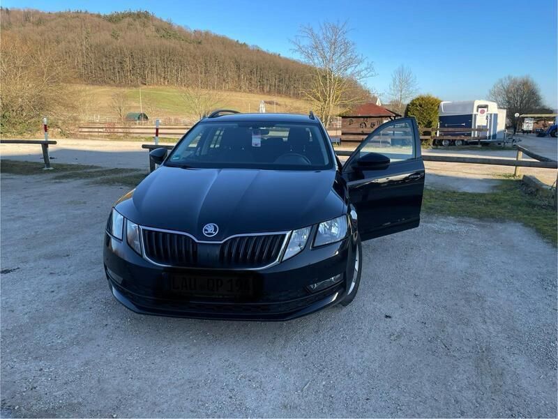 Schwarz Gebraucht 2020 Skoda Octavia Kombi | 12.900 € (Superpreis) - Bild 1/4